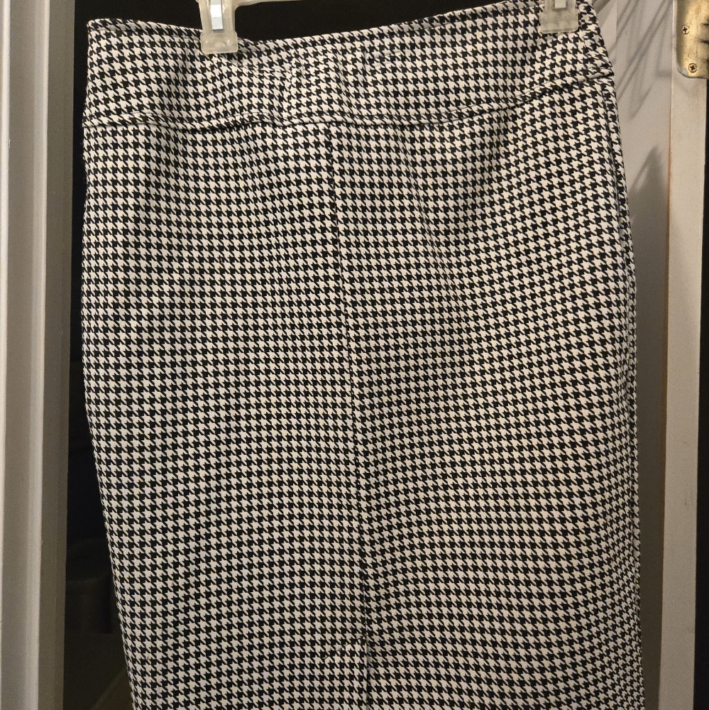 Chic Houndstooth Pencil Skirt